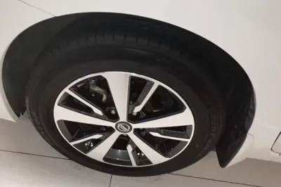 Nissan Lannia