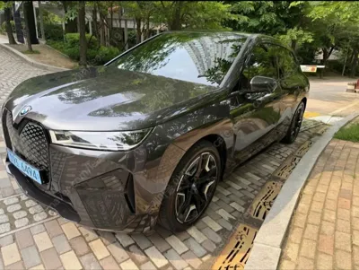 BMW iX