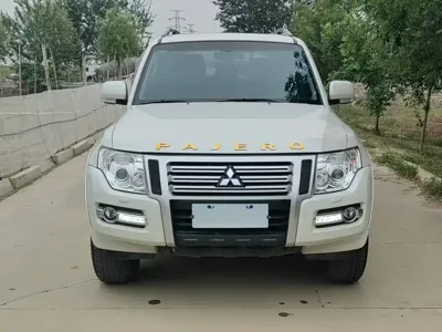 Mitsubishi Pajero (Import)