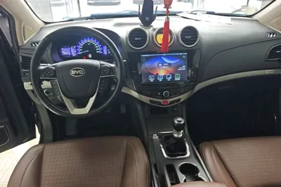 BYD S7