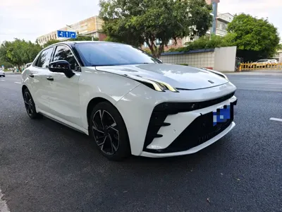 Lynk & Co 03