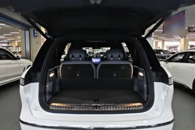 Nio ES8