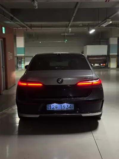 BMW i7