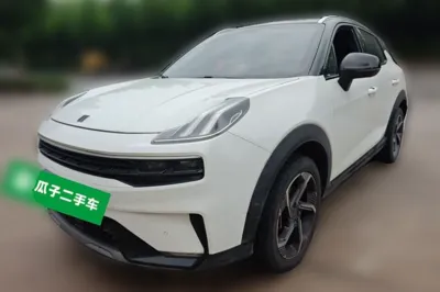 Lynk & Co 06