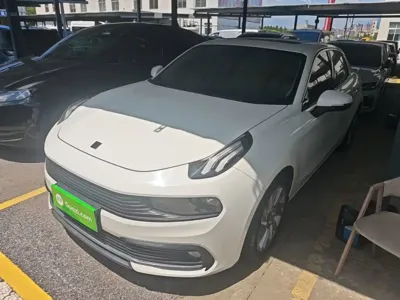 Lynk & Co 03