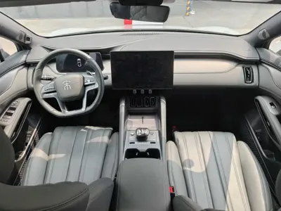 BYD L EV