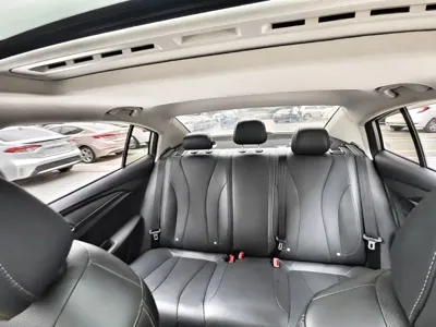 Roewe i5