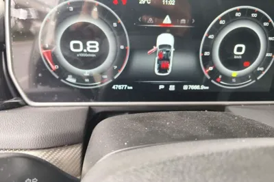 Hongqi HS5