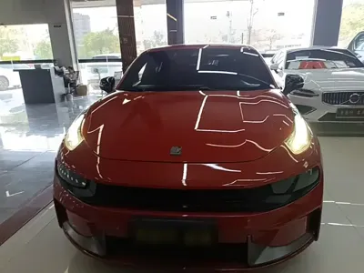 Lynk & Co 03