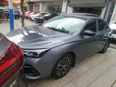 Roewe i5