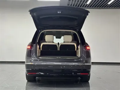 Nio ES8