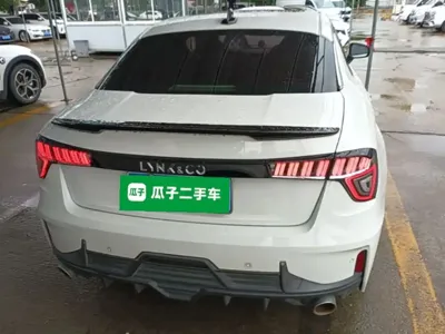 Lynk & Co 03