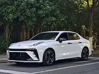Lynk & Co 03