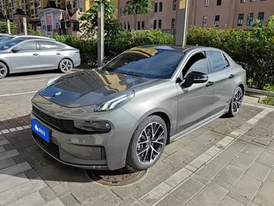 Lynk & Co 03
