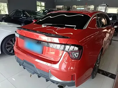 Lynk & Co 03