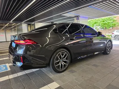 BMW i5