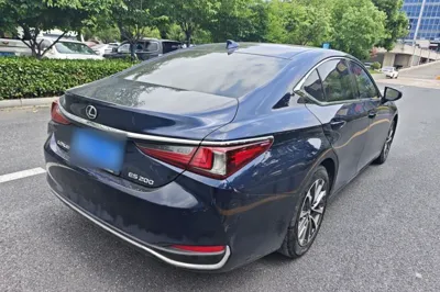 Lexus ES