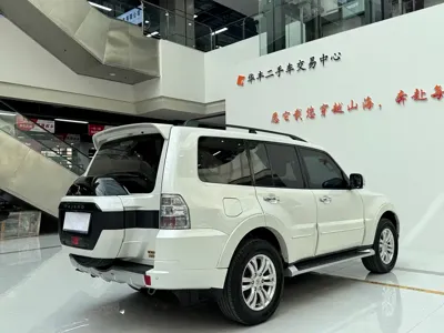 Mitsubishi Pajero (Import)