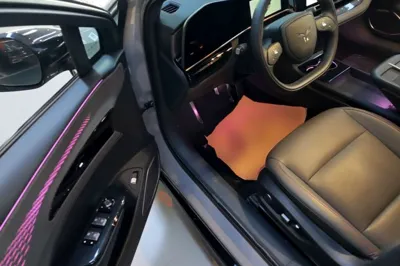 Hongqi EH7