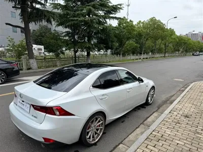 Lexus IS