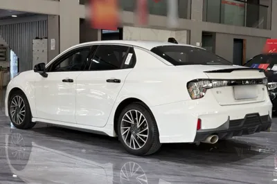 Lynk & Co 03