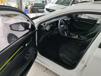 Roewe i5
