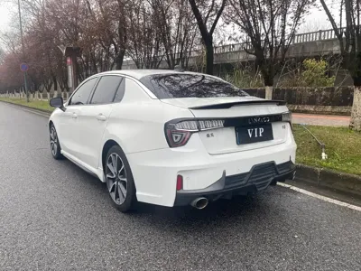 Lynk & Co 03