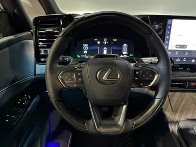 Lexus LM