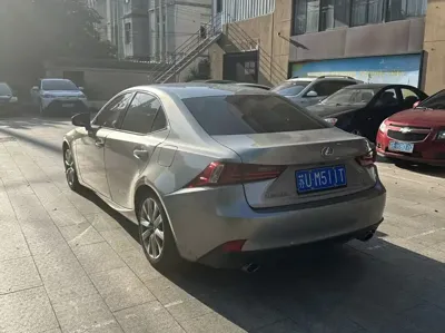 Lexus IS