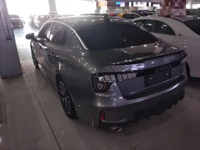 Lynk & Co 03