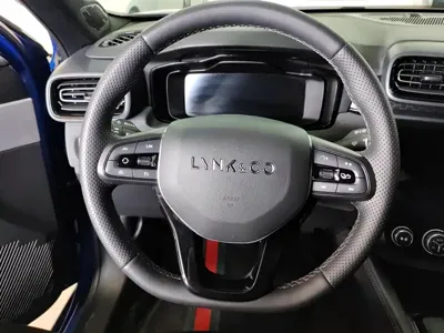 Lynk & Co 02