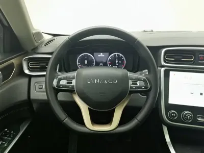 Lynk & Co 01