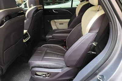 Hongqi E-HS9