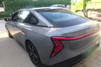Hongqi EH7