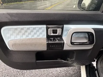 Baojun E300