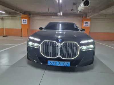 BMW i7
