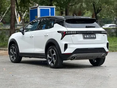 Lynk & Co 06
