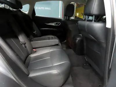 Infiniti Q70