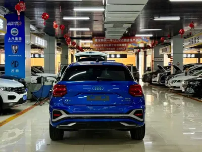 Audi Q2L
