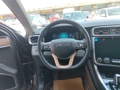 Lynk & Co 01