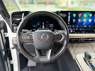 Lexus LM
