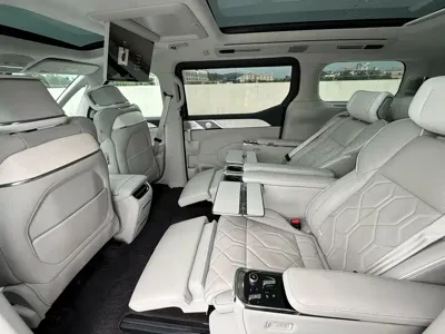 Volvo EM90