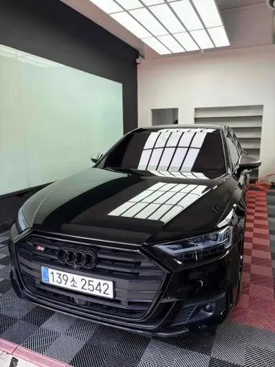 Audi S8
