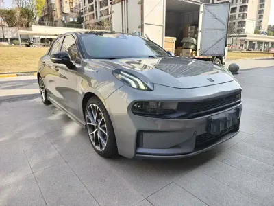 Lynk & Co 03
