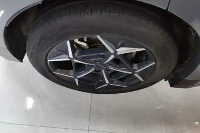 Lynk & Co Z20