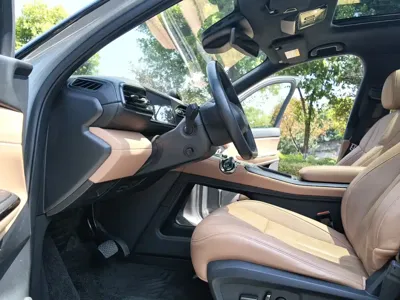 Nio ES8