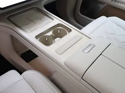 Nio ES8