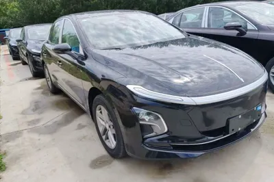 Hongqi E-QM5