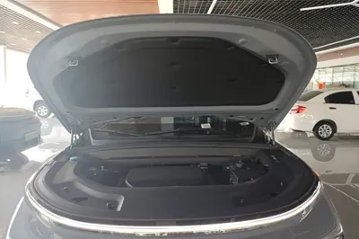 Li Auto L8