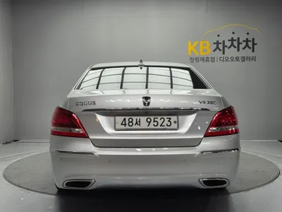 Hyundai Equus